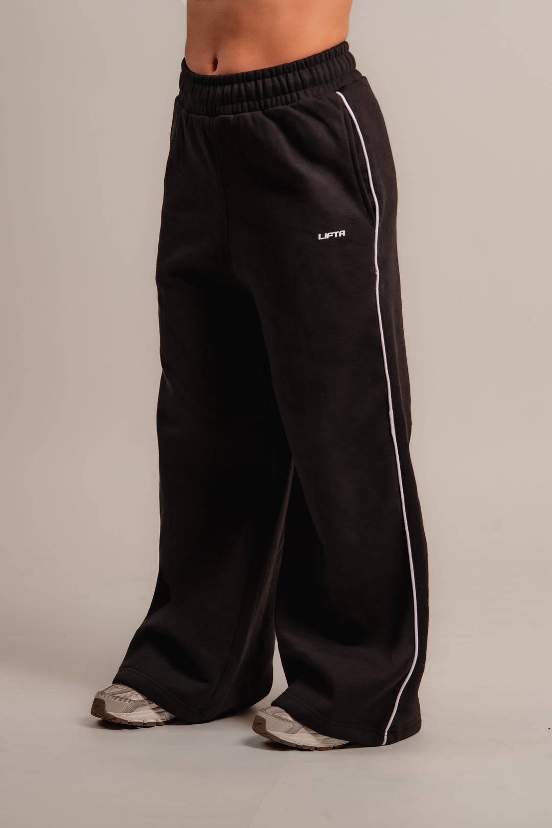 Axis Flared Sweatpants - Pure Black