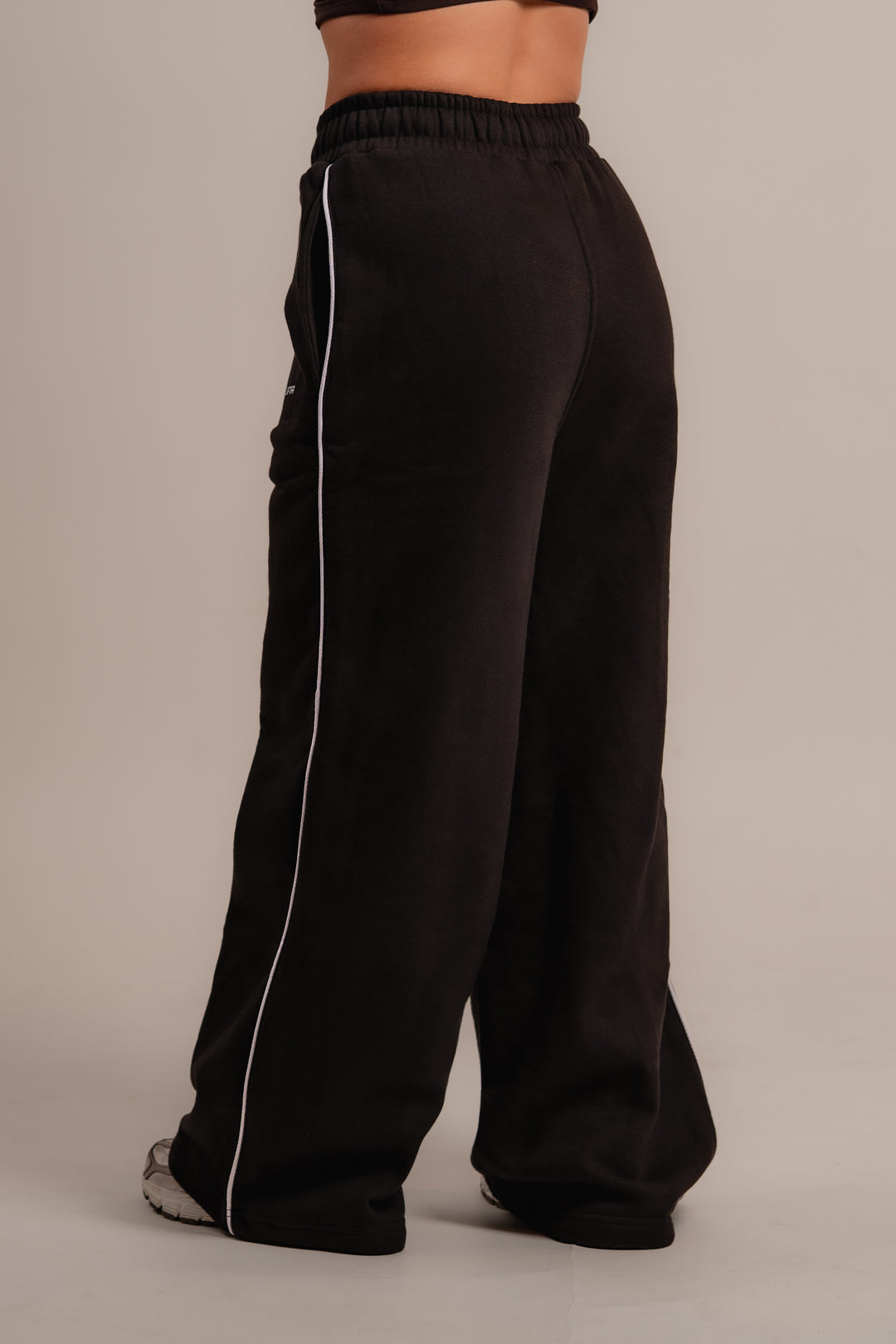 Axis Flared Sweatpants - Pure Black