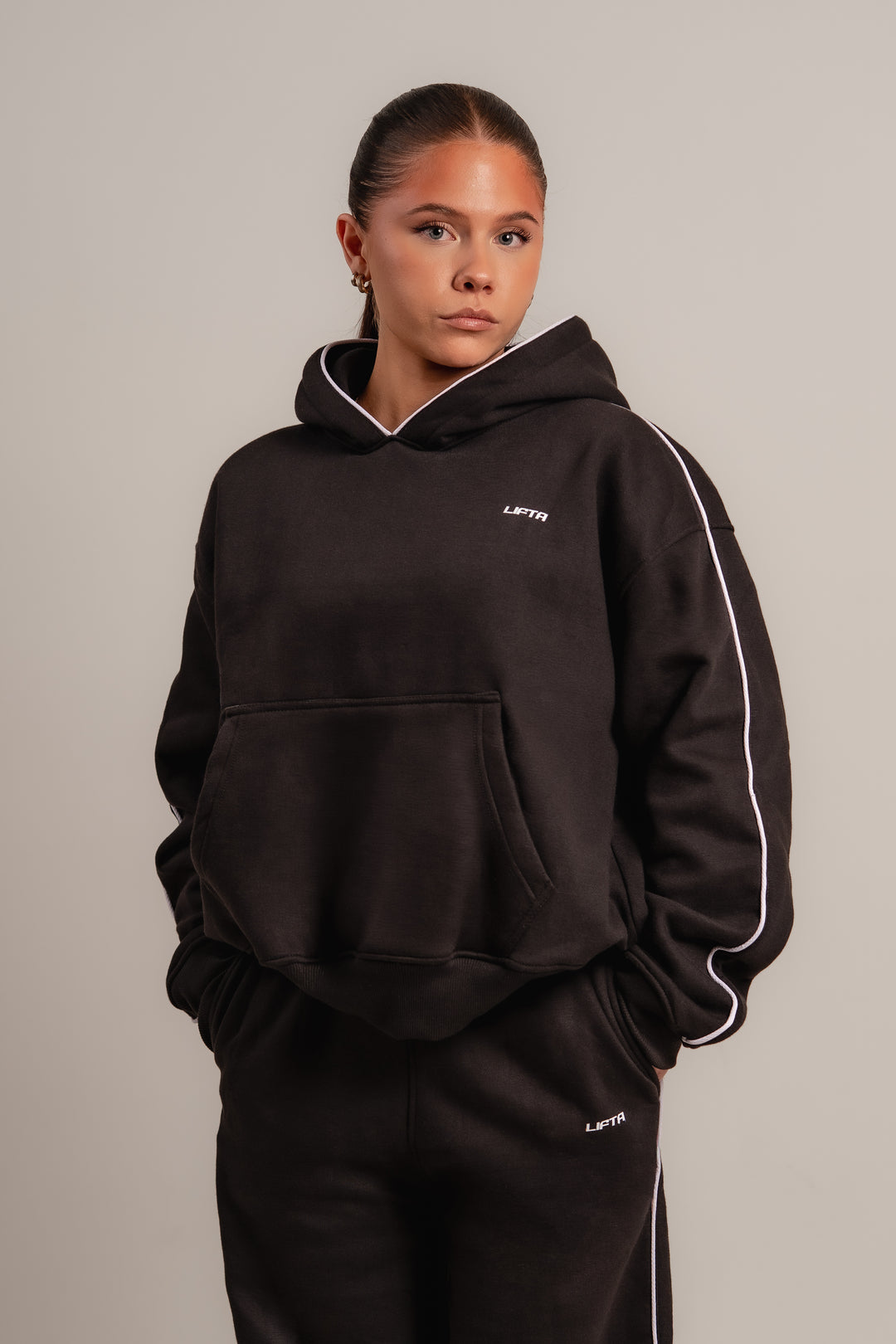 Axis Pullover Huppari - Pure Black