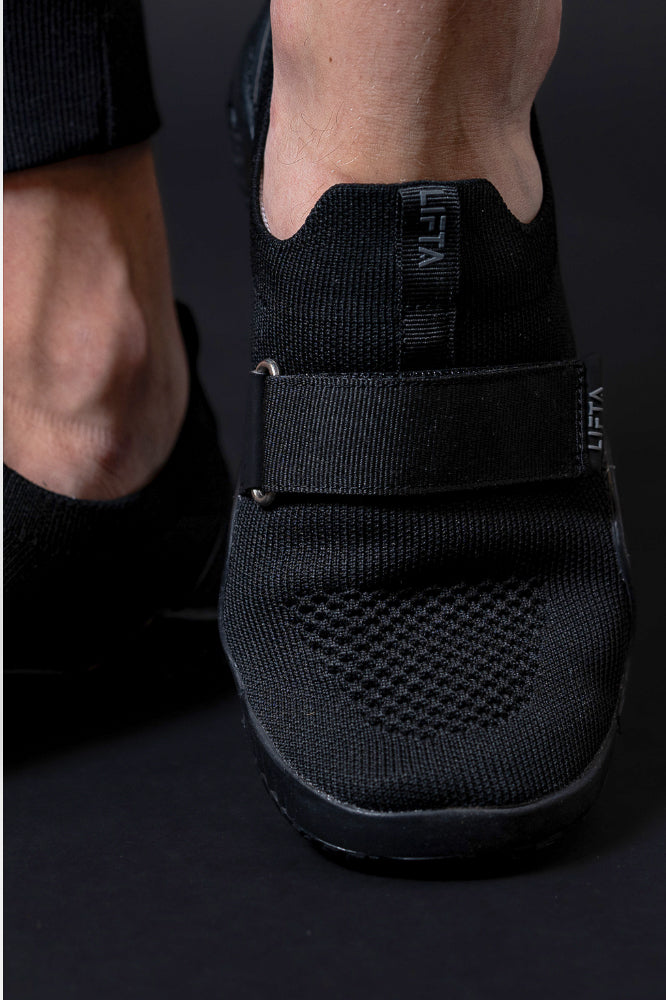 Treeni-Slipperit - Pure Black