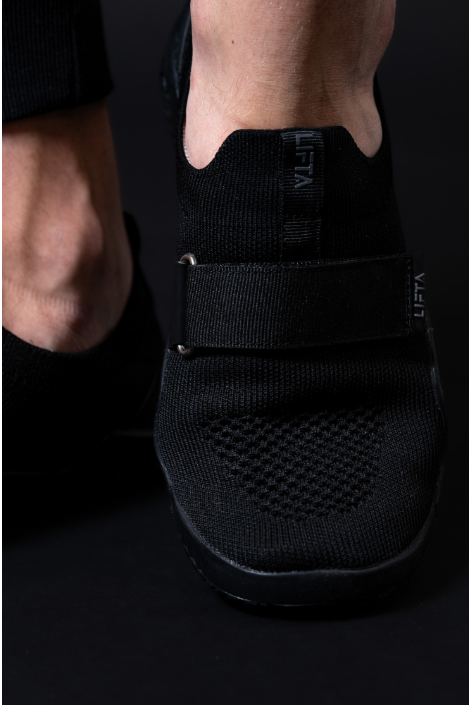 Treeni-Slipperit - Pure Black